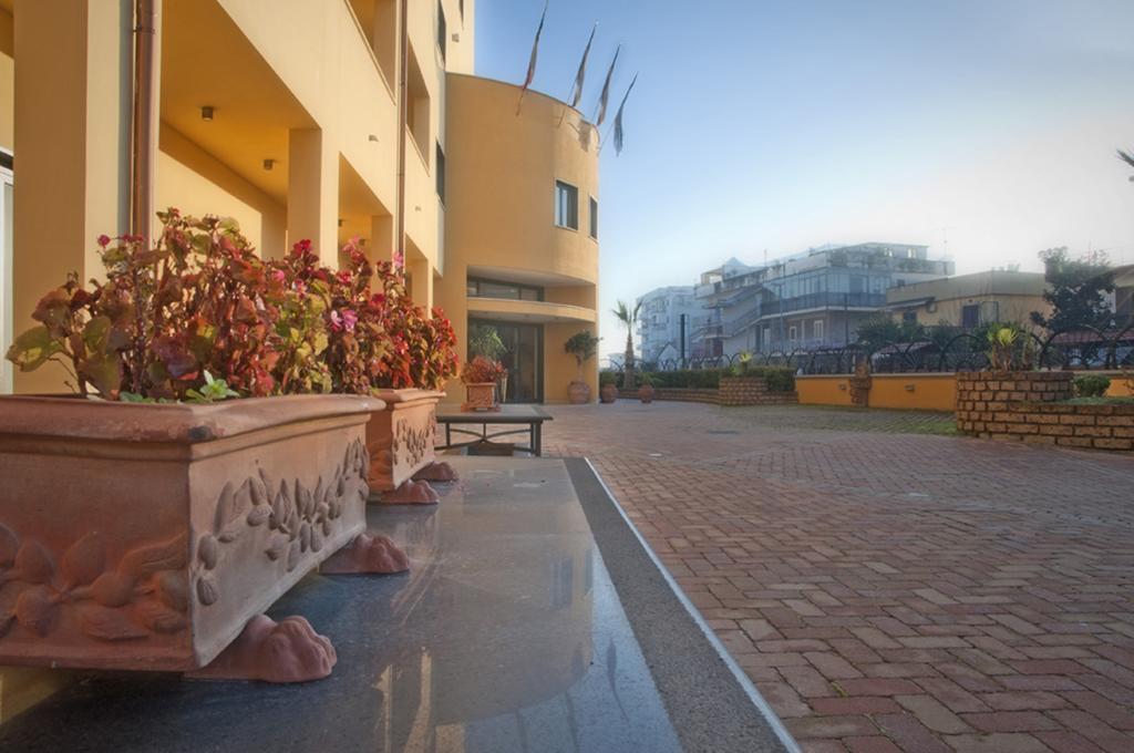 City Hotel Casoria Bagian luar foto
