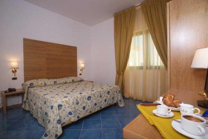 City Hotel Casoria Bagian luar foto