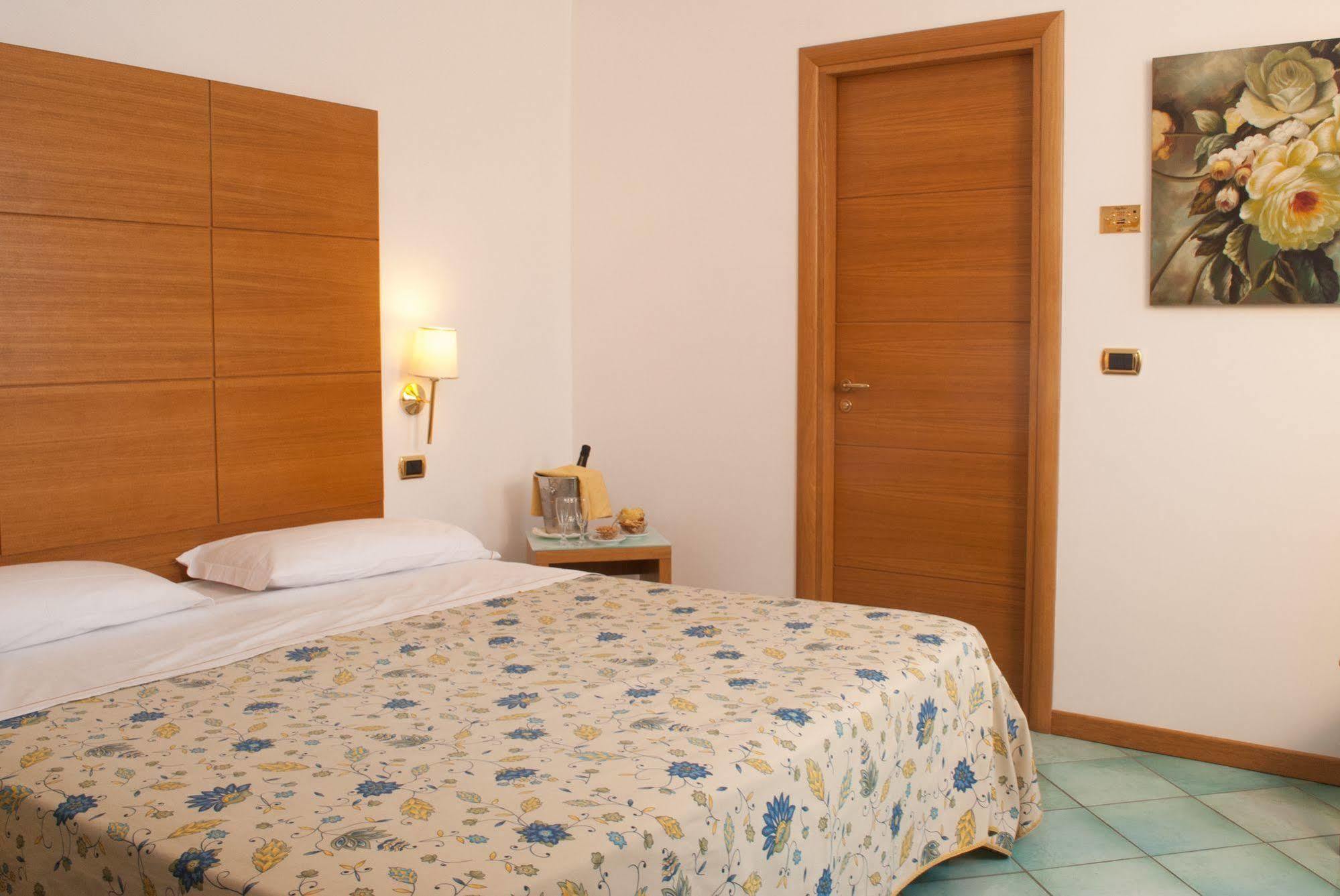 City Hotel Casoria Bagian luar foto