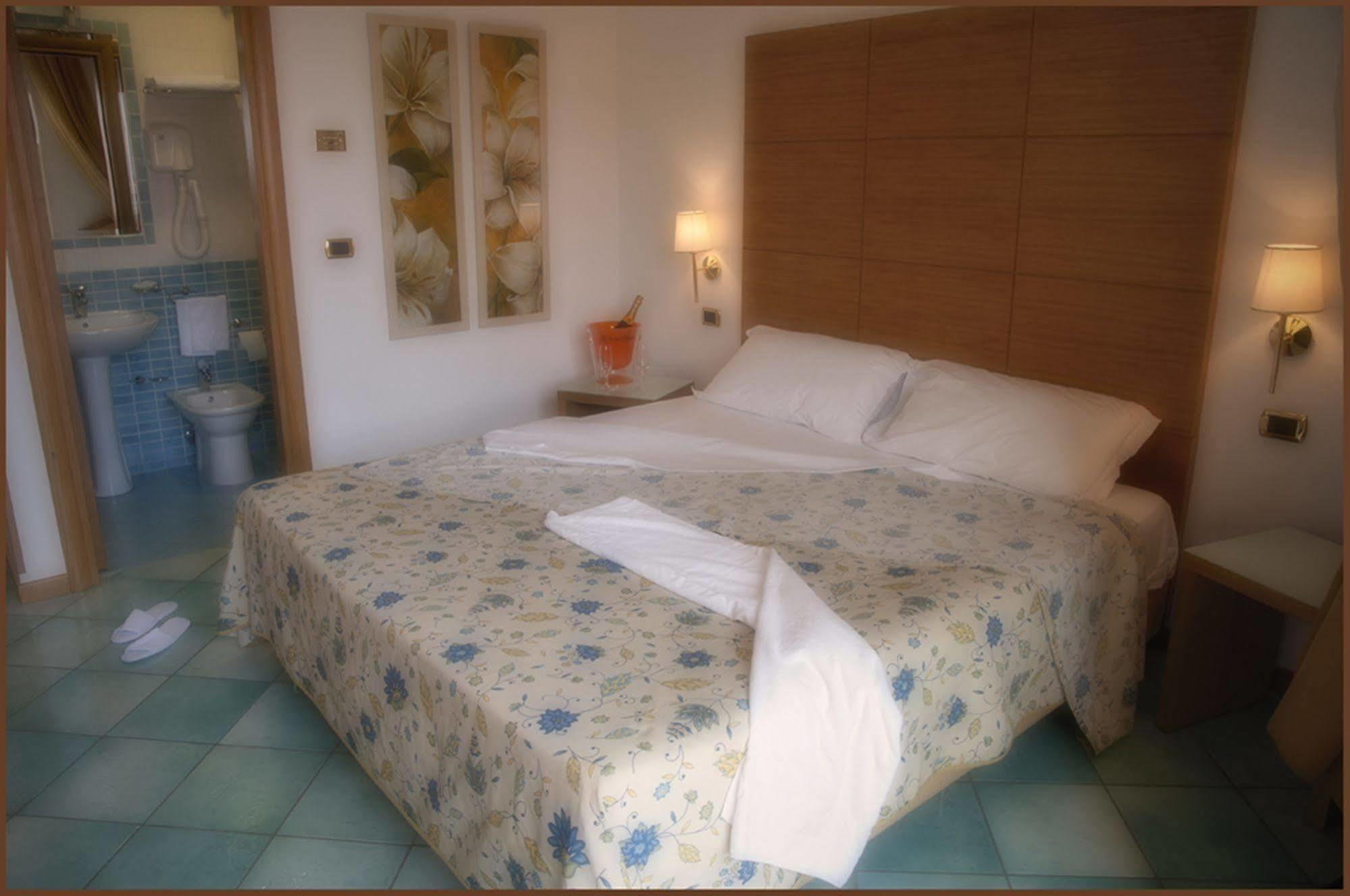 City Hotel Casoria Bagian luar foto