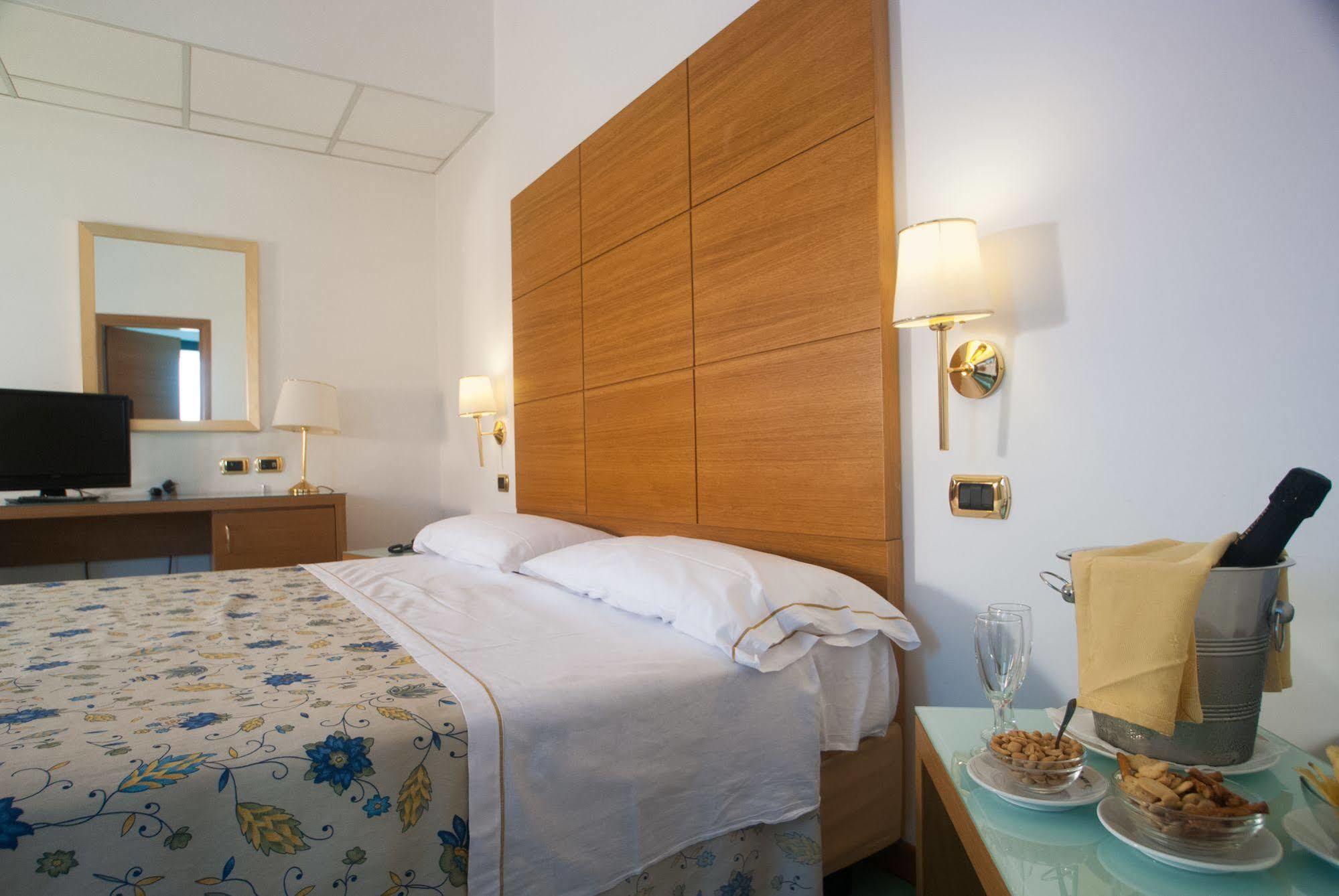 City Hotel Casoria Bagian luar foto