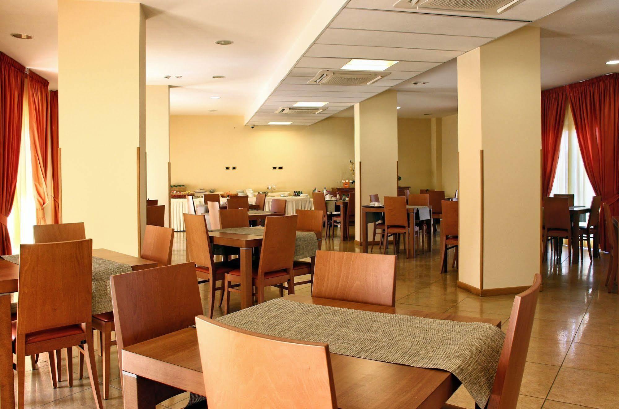 City Hotel Casoria Bagian luar foto